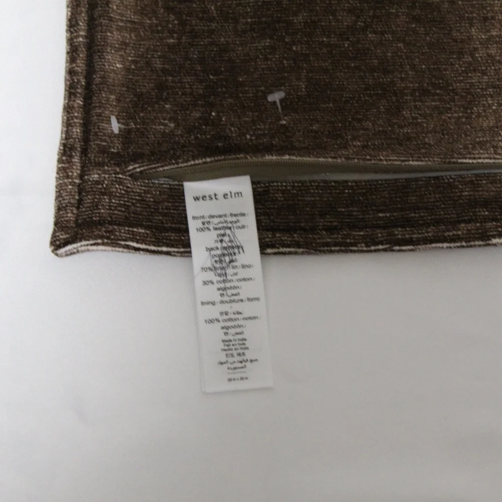 West Elm Textured Pillow Cover. Sz. 20